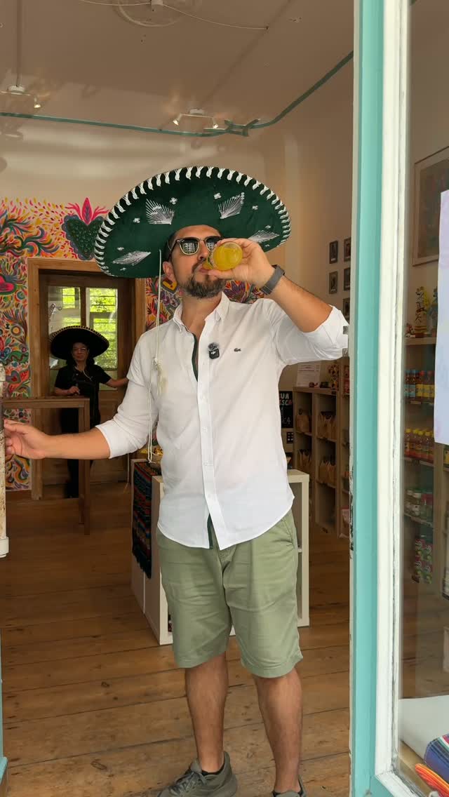 🇲🇽 Danke für den Besuch, lieber @nomamesalemania ! Es war mir eine Riesenfreude, dich hier zu haben. 

💗 ​Ein herzliches Danke auch an jeden Einzelnen von euch, die meinen Laden besuchen und das echte, authentische mexikanische Essen probieren! Eure Unterstützung bedeutet mir die Welt und macht mich unglaublich glücklich. 

📍 ​Besucht uns in der Tauroggehnerstraße 42, Charlottenburg! 
​
​#arrwmexicanessen #berlinfood #charlottenburg #mexikoinberlin #berlinfoodguide