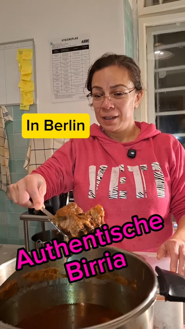 Wenn du den Geschmack von Mamas Küche probieren möchtest, komm zu uns und hol dir die beste Birria Berlins.

#mexikanischeküche #berlinfood